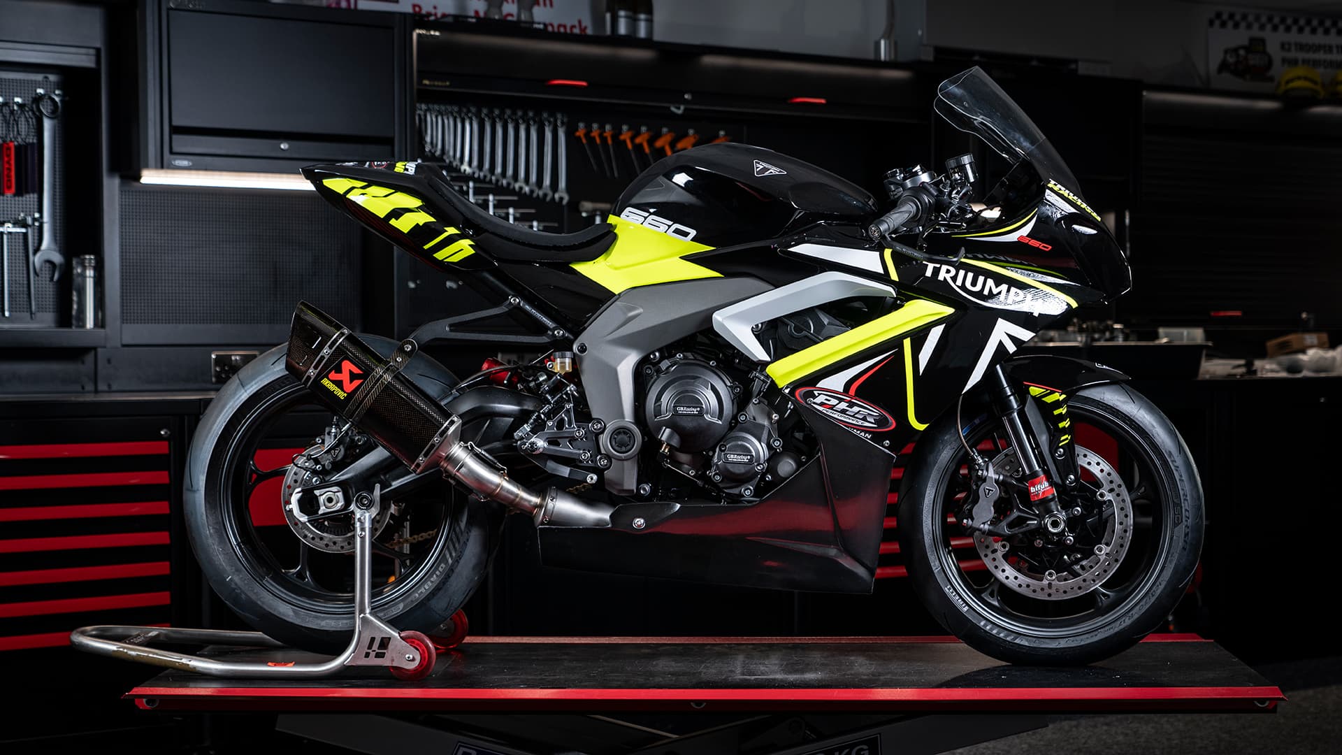 Triumph daytona race bike hotsell